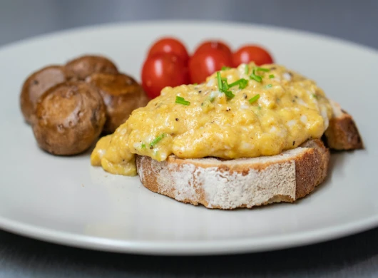Omlet sa sudžukom - bogat i ukusan doručak
