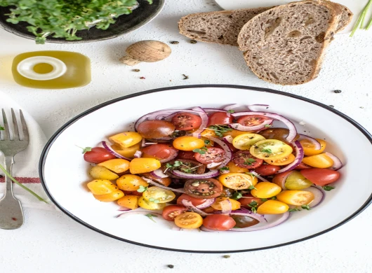 Salata od paradaiza i luka - dodatak pavlaka
