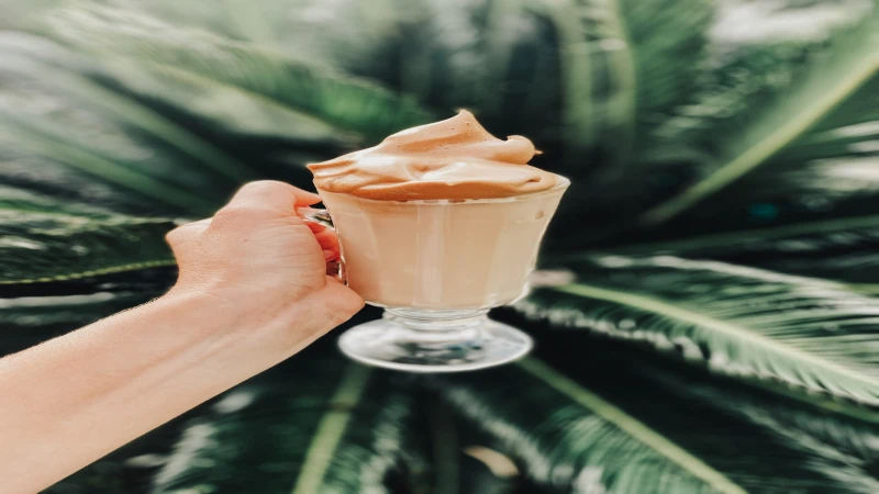 Ledena kafa sa karamelom