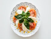 Salata sa paradaizom i sirom