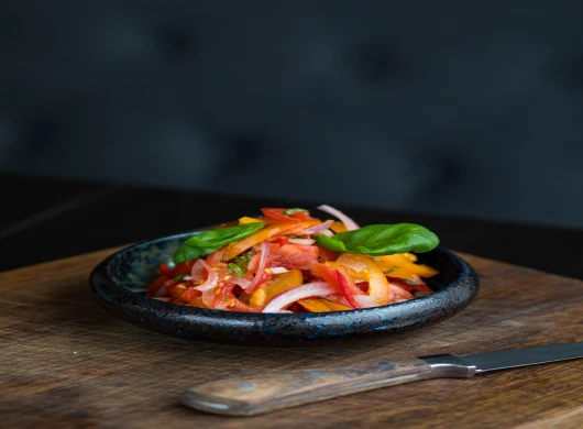 Recept za salatu sa paradaizom paprikom i likom