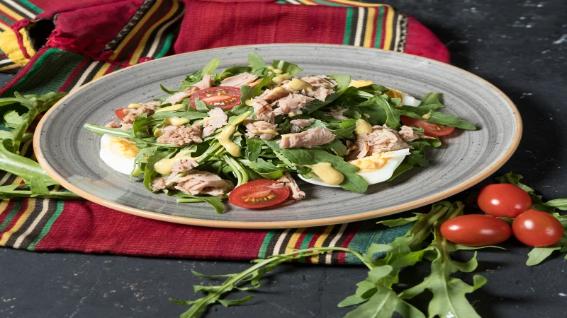 Recept za salatu sa tunjevinom rukolom i paradaizom