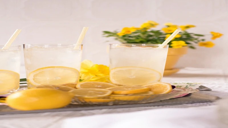 Recept za limunadu sa đumbirom i javorovim sirupom