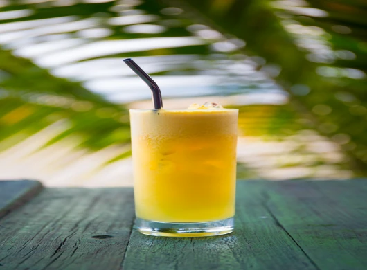 Recept za prirodni sok od ananasa banane i jabuke