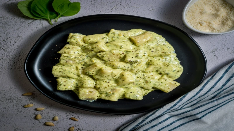 Recept za njoke u umaku od vrhnja feta sira i bijelog luka