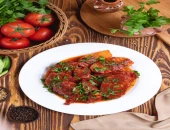 Teleći medaljoni u umaku