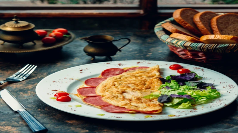 Omlet sa sudžukom
