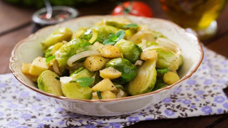Salata sa krompirom prokulicama i lukom