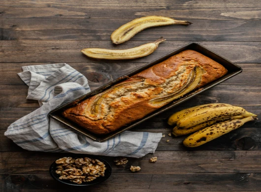 Sočni kolač sa orasima i bananama