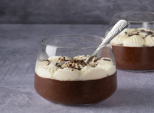Domaći čokoladni puding sa lješnjacima