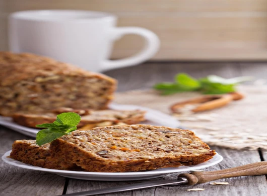 Banana kruh sa orasima i grožđicama