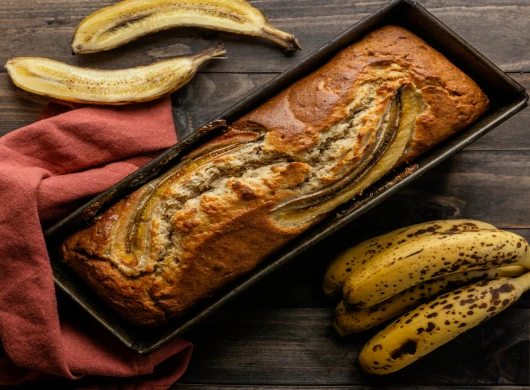 Banana kruh sa suhim voćem