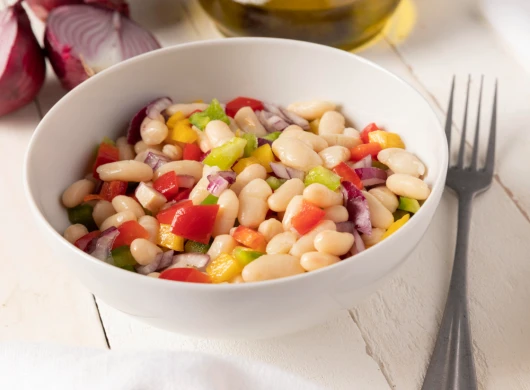 Salata sa grahom, lukom, paprikom i paradaizom