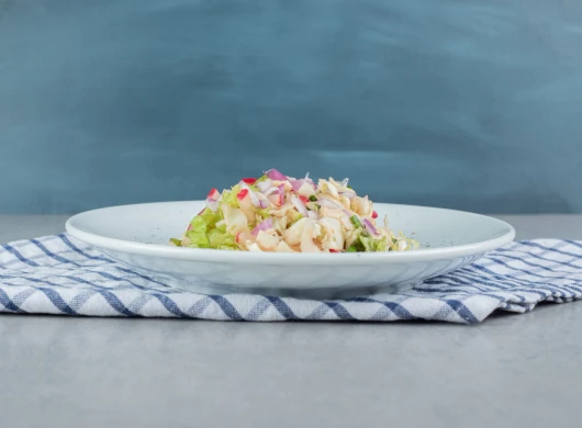Salata sa rotkvicom, krompirom i lukom