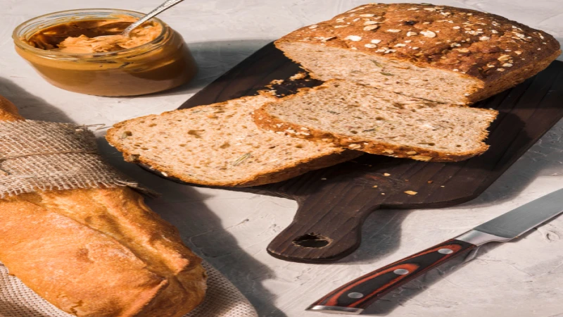 Pirov kruh sa makom i sezamom