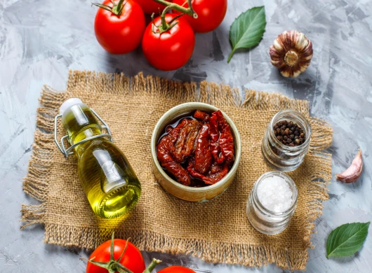 Pečena crvena paprika sa bijelim lukom