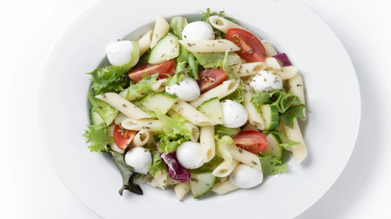 Hladna salata sa tjesteninom i mozzarellom