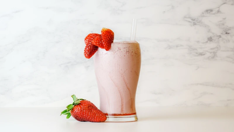 Ledeni smoothie od banane i jagoda