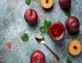 Domaći puding sa grizom, kokosom i šljivama