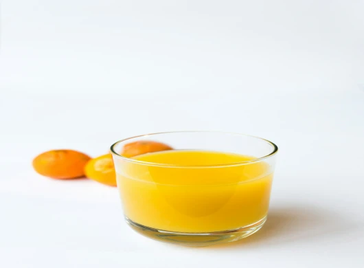 Sok sa mandarinom, limetom i jabukom