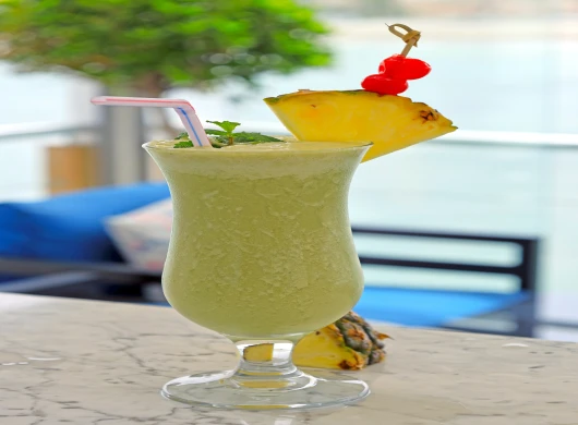 Smoothie od manga i ananasa