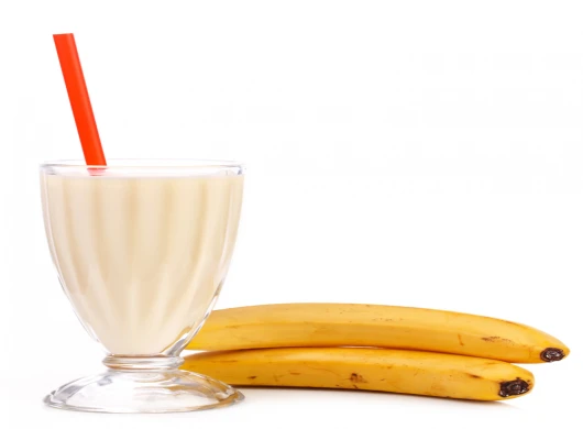 Sok sa bananom, narančom, jabukom i orasima