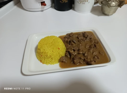 Gulaš i riža