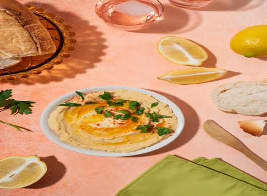 Humus sa slanutkom i ajvarom