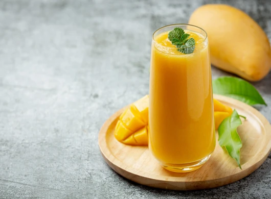 Sok sa mangom, narančom, bananom i medom