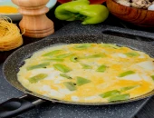 Omlet sa mladim lukom