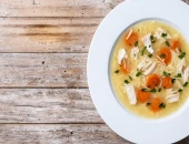 Pileća juha sa mrkvom i celerom