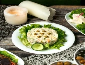 Salata sa slanutkom, krastavcima i grčkim jogurtom