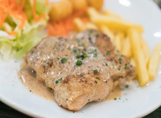 Juneće šnicle u umaku od senfa i vrhnja