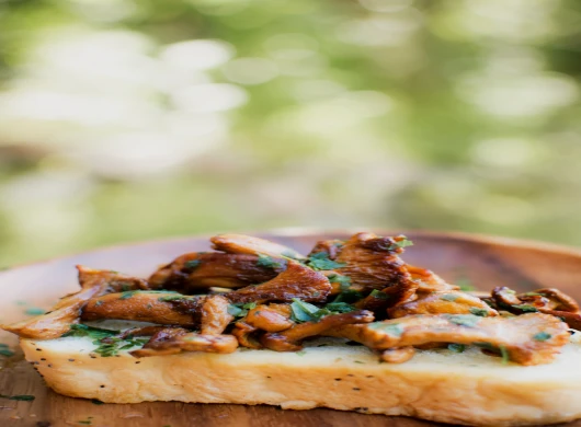 Tost sa gljivama i avokadom