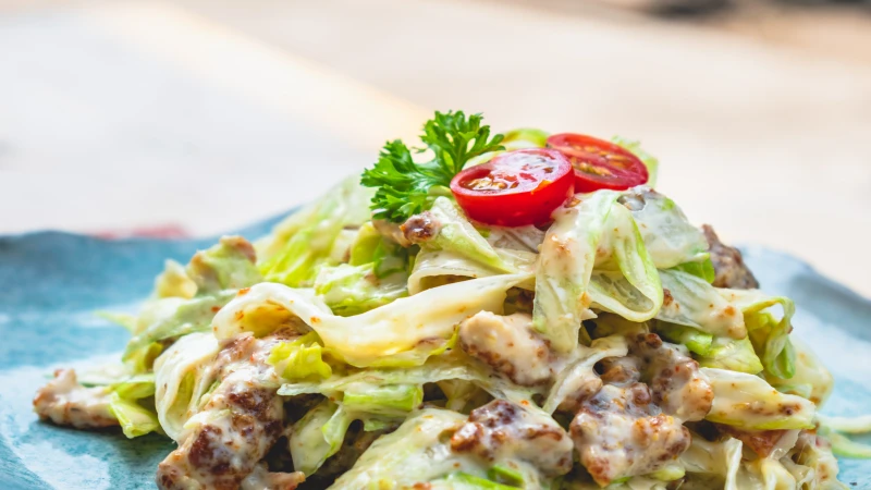 Salata sa suzamom i piletinom