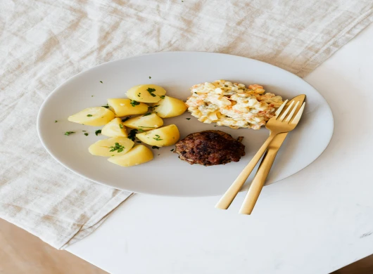 Salata sa krompirom lukom i jajima