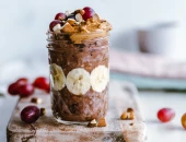 Čokoladna zobena kaša sa bananom i lješnjacima