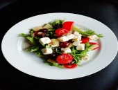 Salata sa rukolom batatom i kozijim sirom
