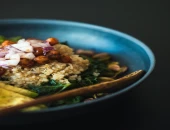 Salata sa povrćem i kvinojom