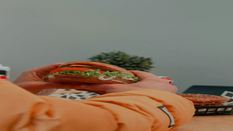 Vege hamburger sa crnim grahom