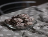 Zdrave slatke okruglice sa kajsijom i orasima