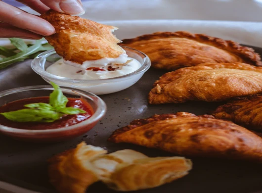 Recept za ukusnu rolovanu piletinu u hrskavom lisnatom tijestu