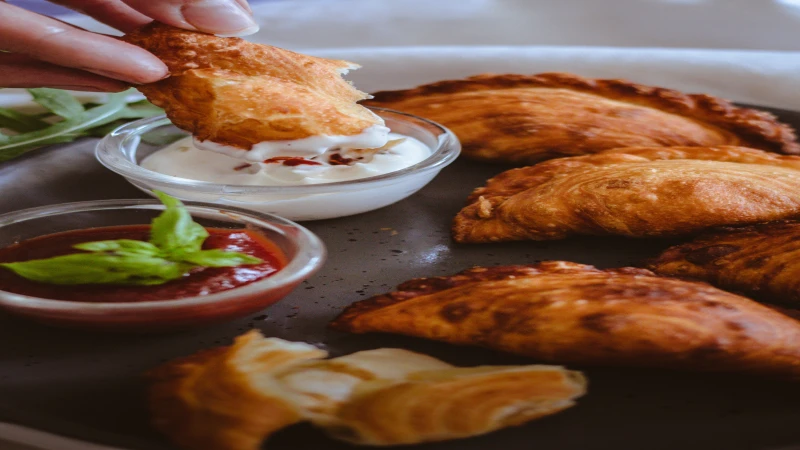 Recept za ukusnu rolovanu piletinu u hrskavom lisnatom tijestu