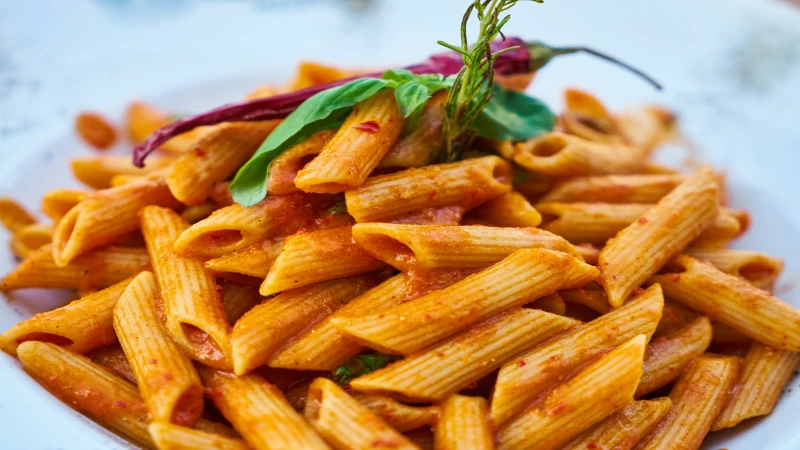 Makaroni sa tunjevinom  u umaku od salse