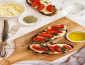 Caprese sendvič
